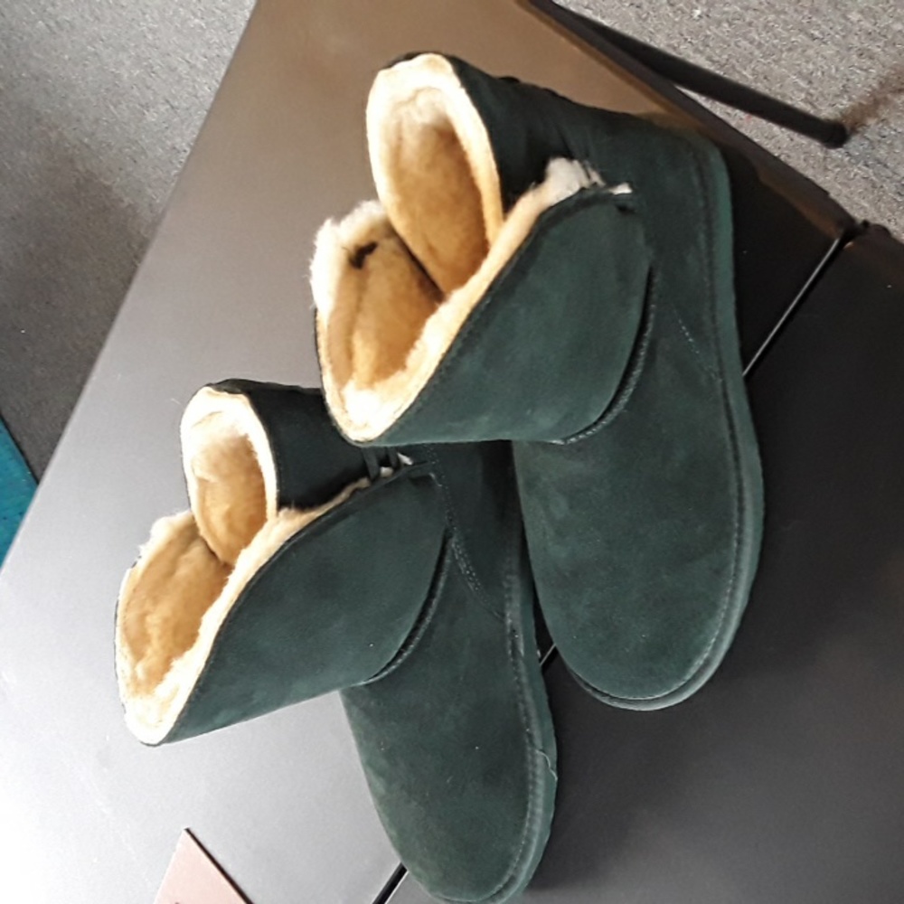 Bearpaw boots  fleece lined size 10 new